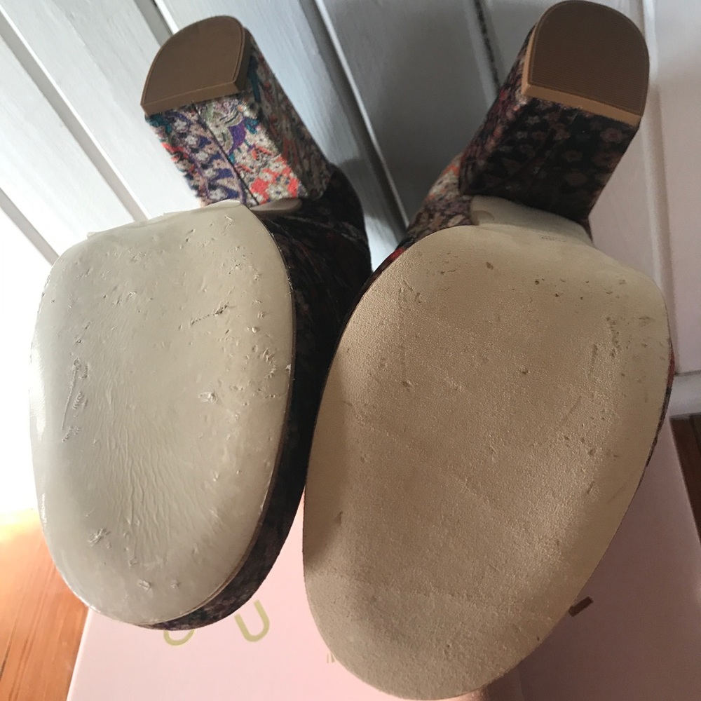 Boots - Picture 2 of 5